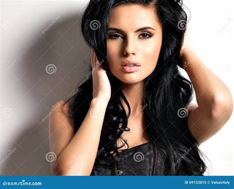 Belle Jeune Femme Sexy De Brune Avec De Longs Cheveux Image Stock Image Du Mode Brunette