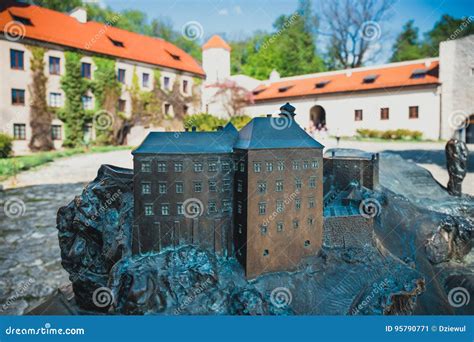 Model Van Het Kasteel In Pieskowa Skala Met Echte Gebouwen Op De