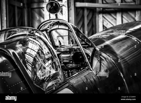 Spitfire cockpit hi-res stock photography and images - Alamy