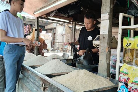 Foto Beras Paling Murah Di Bandung Kuning Dan Tidak Layak Konsumsi