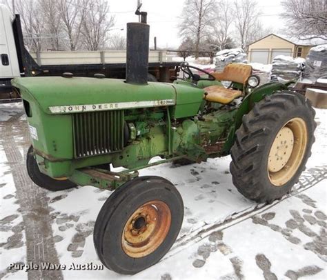 Deere 820: Specs, Engine, Transmission, Dimensions