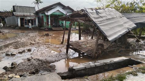 Hujan Turun Semalaman Ratusan Rumah Di Situbondo Terendam Banjir