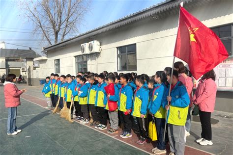 未央区杨善寨小学开展学雷锋进社区活动