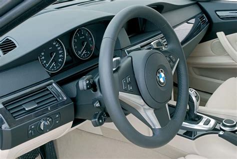 Foto BMW 530i Modell E60 Facelift Cockpit vergrößert