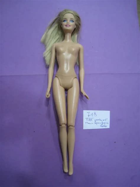 POUPÉE MATTEL MODÈLE spécifique de Barbie des années 2000 N718 EUR