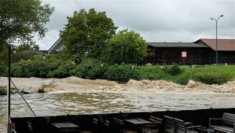 SAVA I MURA PRETE IZLIVANJEM U delovima Hrvatske proglašena vanredna