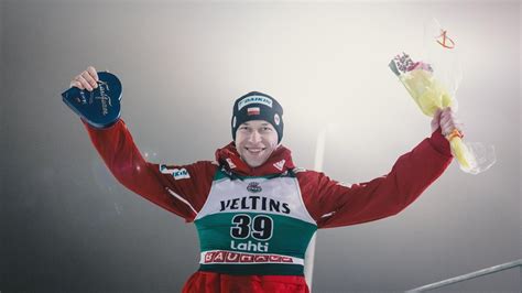 Skoki narciarskie 2024 Aleksander Zniszczoł na podium zawodów Pucharu