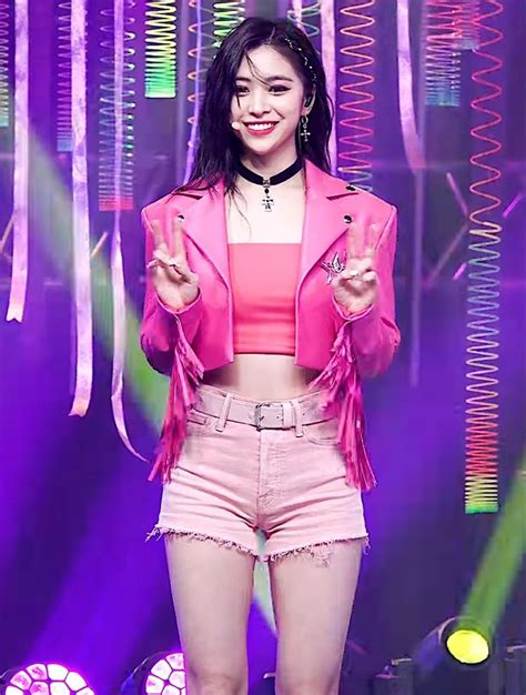 Ryujin Itzy Female Celebrity Fashion Work Outfits Women Stage Outfits