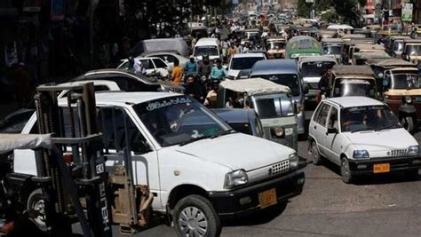 Pakistan Stares At Fuel Shortage Pumps See Mile Long Queues Of Cars