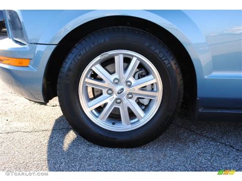 2006 Ford Mustang V6 Deluxe Coupe Wheel Photo 89608097