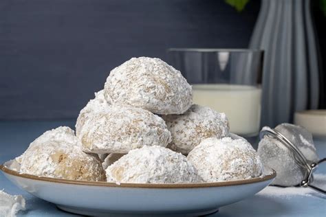 Kourabiedes Recipe: Traditional Greek Christmas Cookies - Visit Olympus