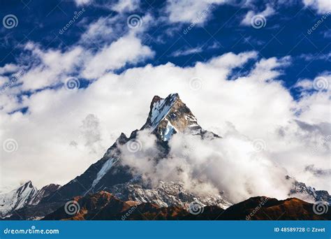 Heiliger Berg Machapuchare Nepal Stockfoto Bild Von Blau Gletscher