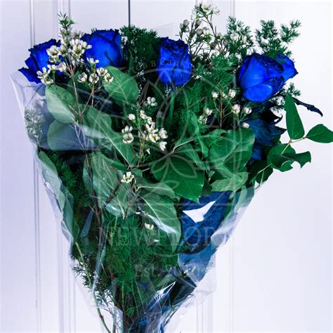 Букет 9 синих роз (Premium) с зеленью купить с доставкой в СПб