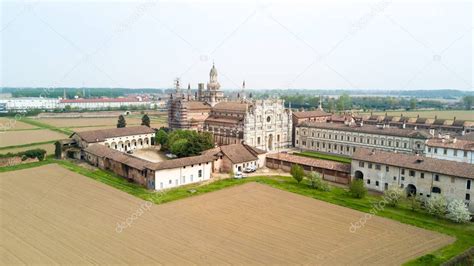 Vista aérea de la Certosa di Pavia construida a finales del siglo XIV