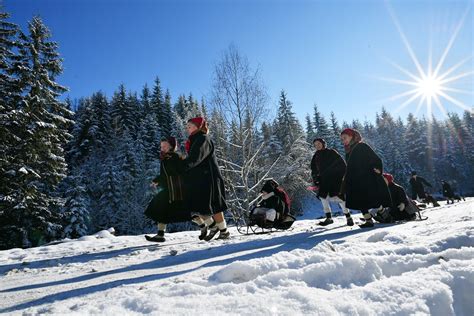 Obiceiuri I Tradi Ii De Cr Ciun N Bucovina De Ce Aleg Rom Nii