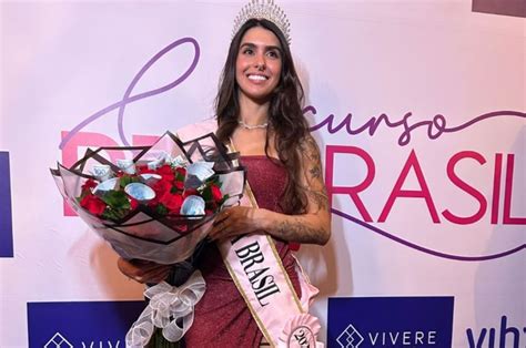 Empoderada y libre joven de años obtuvo el premio a la vagina más linda de Brasil