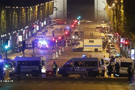 Attentato A Parigi Nardella Firenze Abbraccia La Francia