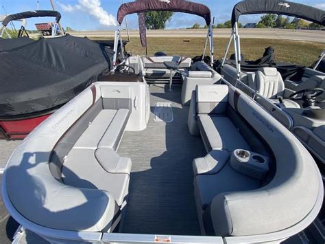 Bennington 22 Sxsb Swingback Tritoon Boats For Sale Seamagazine