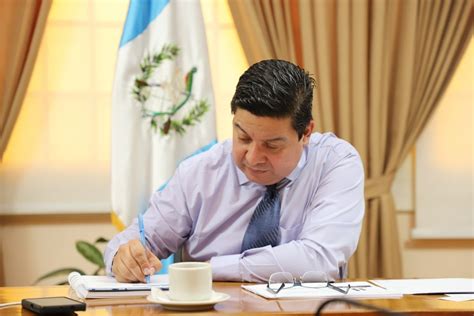 Ministro Gerson Barrios Prioriza La Atención De La Cuenca Del Río