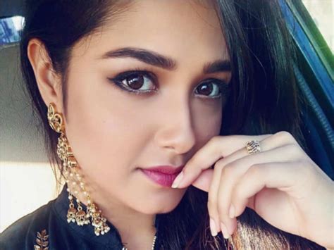 Style Quotient Of Actress Roshni Bhattacharyya See Pics