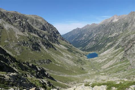 Lac dEstom rando et panorama sur la vallée du Lutour