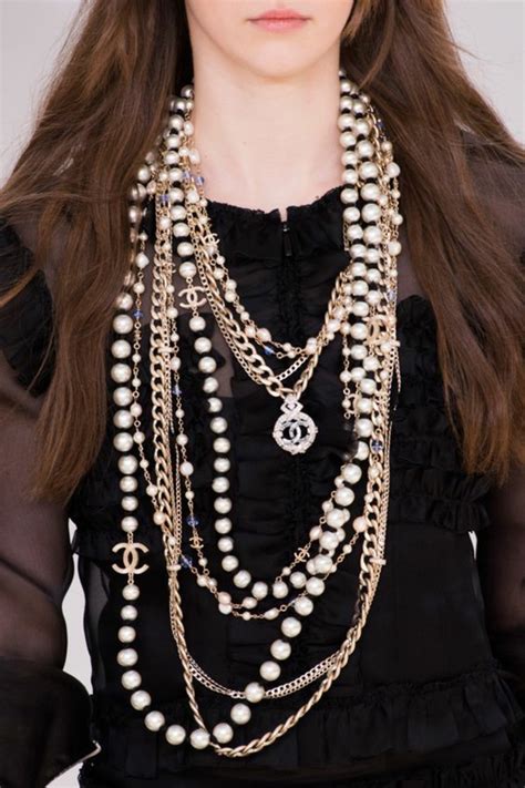 Collier De Perles Un Accessoire Glamour Qui Rehausse Votre Style 81