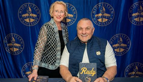 Downers Grove Campus Welcomes Rudy Ruettiger For Special Event