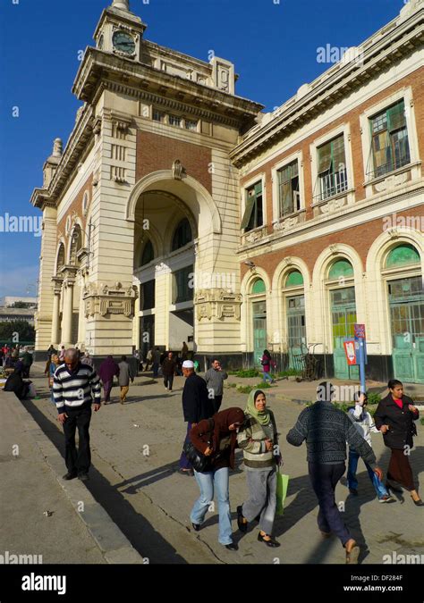 Estación De Tren Sidi Gaber Alejandría Egipto Stock Photo Alamy