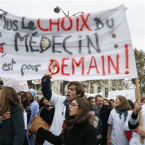 Projet de loi Santé médecins et cliniques défilent le 15 mars