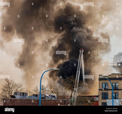 Ber O Feuerwehrleute L Schen Ein Feuer Von Hotel Winters In Gastown