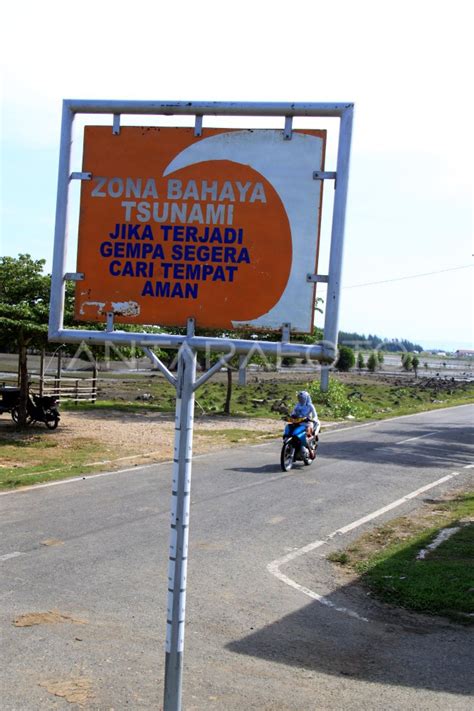 KEKURANGAN RAMBU EVAKUASI TSUNAMI ANTARA Foto