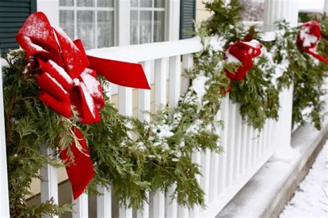 27 Cool Christmas Balcony Décor Ideas Digsdigs