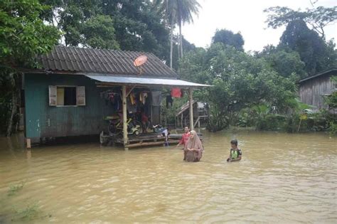 Schwere Berschwemmungen In Narathiwat Thailandtip