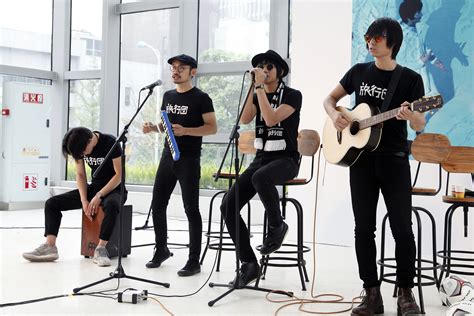 旅行团乐队巡演重庆站见面会现场火爆-搜狐