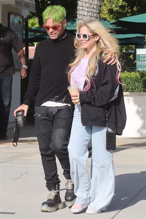 AVRIL LAVIGNE and Mod Sun Out for Coffee in Malibu 05/11/2021 – HawtCelebs