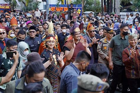 HUT Kota Medan Ke 432 Dimeriahkan Dengan Karnaval Warganet Macet