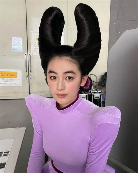 八木莉可子さんのインスタグラム写真 八木莉可子instagram「レバテック オフショット👽💻 素敵すぎるヘアとメイクを作って下さった