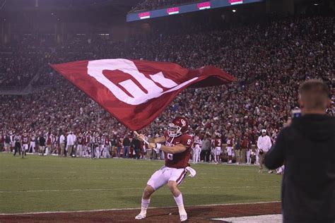 Ou Football Baker Mayfield Throws 3 Touchdown Passes Guides Browns To