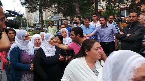 Eylemci ailelere ikna ziyareti Al Jazeera Turk Ortadoğu Kafkasya