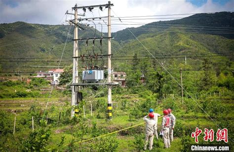 冰雹袭击致福建龙岩电网受损 供电部门紧急抢修保供电新闻频道央视网