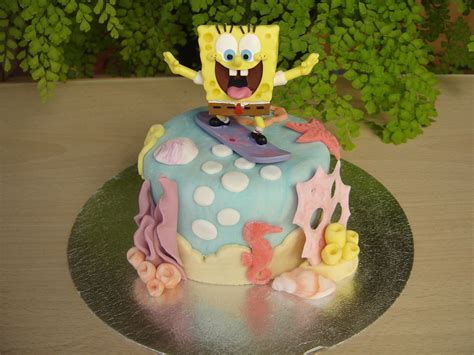 Mini Tarta De Fondant Con Personaje De Bob Esponja Monicacupcakes