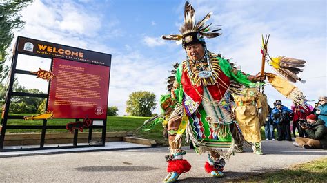 Watch Saginaw Chippewa Indian Tribe Perform Powwow Dance At Indigenous