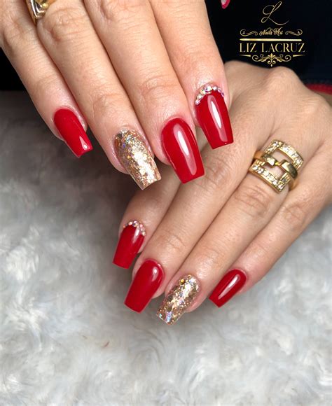 Descubrir 31 imagen uñas acrilicas rojo y dorado Viaterra mx