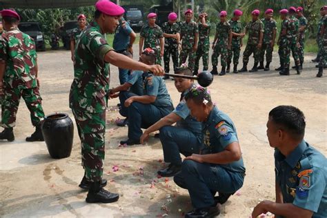 Yonmarhanlan Xii Laksanakan Upacara Kenaikan Pangkat Bintara Dan