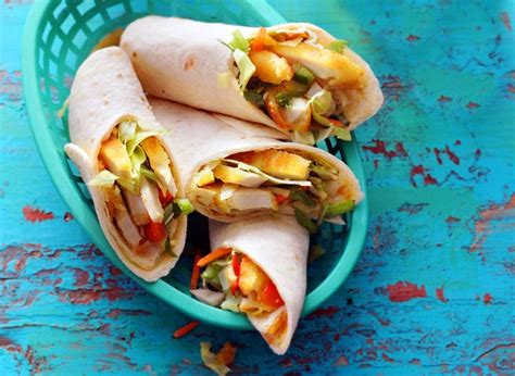 Wraps Met Kip Paprika En Ijsbergsla Recept Allerhande Albert Heijn