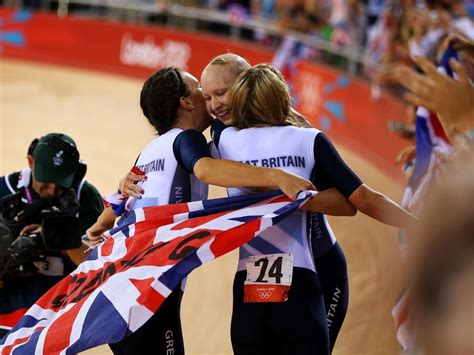 Team GB win gold medal in women's team pursuit with world record time ...