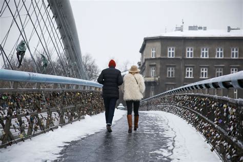 Kraków Randka w zimowym Krakowie też może być romantyczna Zobaczcie