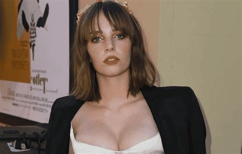 Is Maya Hawke Gay Heres The Truth About Her Sexuality Trending