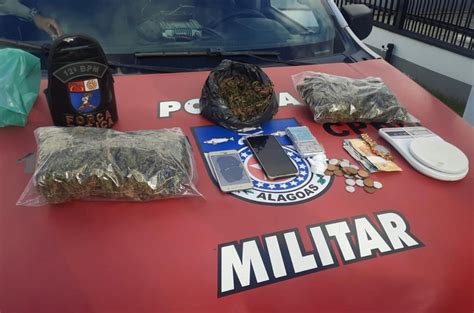 Pol Cia Militar Apreende Cerca De Kg De Drogas Em Macei O Dia