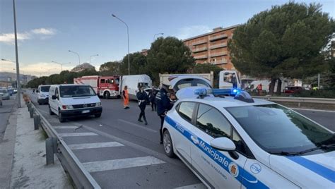 Furgone Contro Camion Un Morto Sulla Circonvallazione Di Palermo La